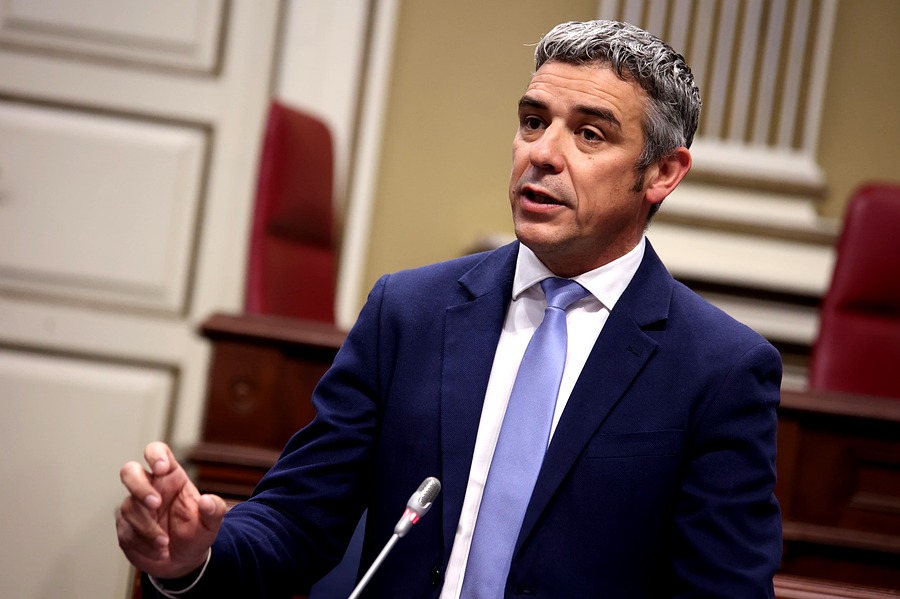 Narvay Quintero asegura en el Parlamento que el POSEI a la leche de cabra y oveja ya se paga "en dos semestres" y reivindica una Administración "más ágil" para el campo