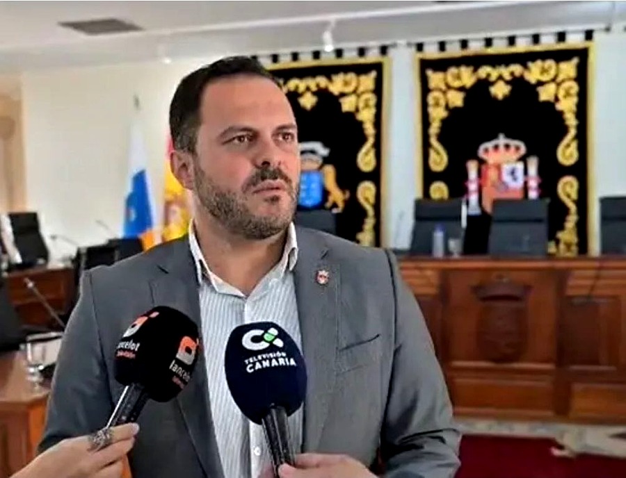 Yonathan de León declara como testigo el 9 de junio en la investigación judicial por la anulación irregular de multas en Arrecife