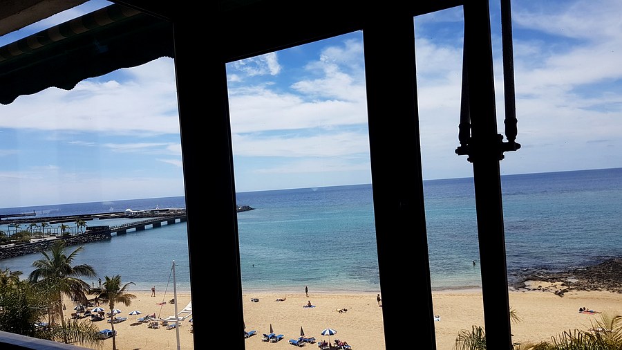 Vista de la playa de El Reducto desde los hoteles de Arrecife