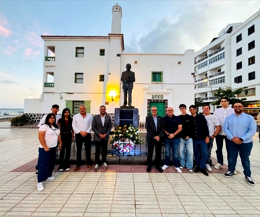 Arrecife rinde homenaje a Blas Cabrera Felipe en el 148 aniversario de su nacimiento