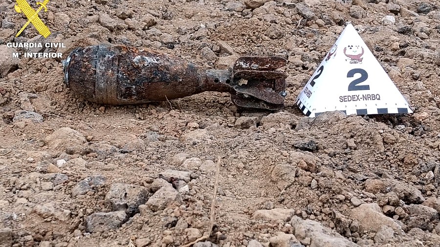Unos obreros encuentran un proyectil de mortero enterrado en Tiagua y la Guardia Civil lo destruye