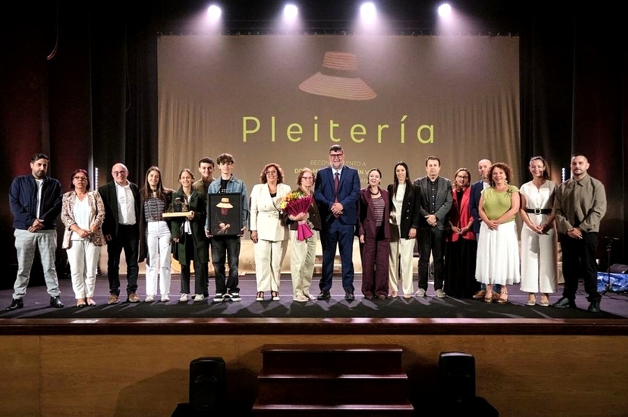 San Bartolomé homenajea a la artesana Manuela Martín Viera por su labor en la preservación de las tradiciones del municipio