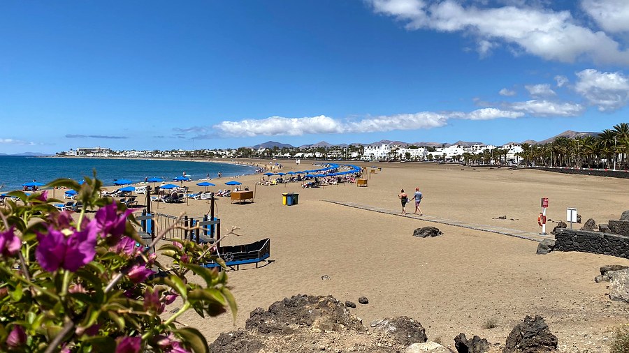 Cuatro playas de Puerto del Carmen logran la Bandera Azul 2026 en el año en que el destino cumple 60 años