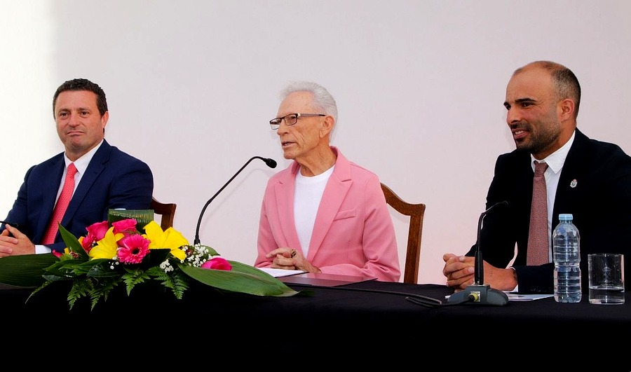 Uga recupera la memoria festiva con un pregón que reivindica "vivir las fiestas como antes, sin prisa y sin móvil"