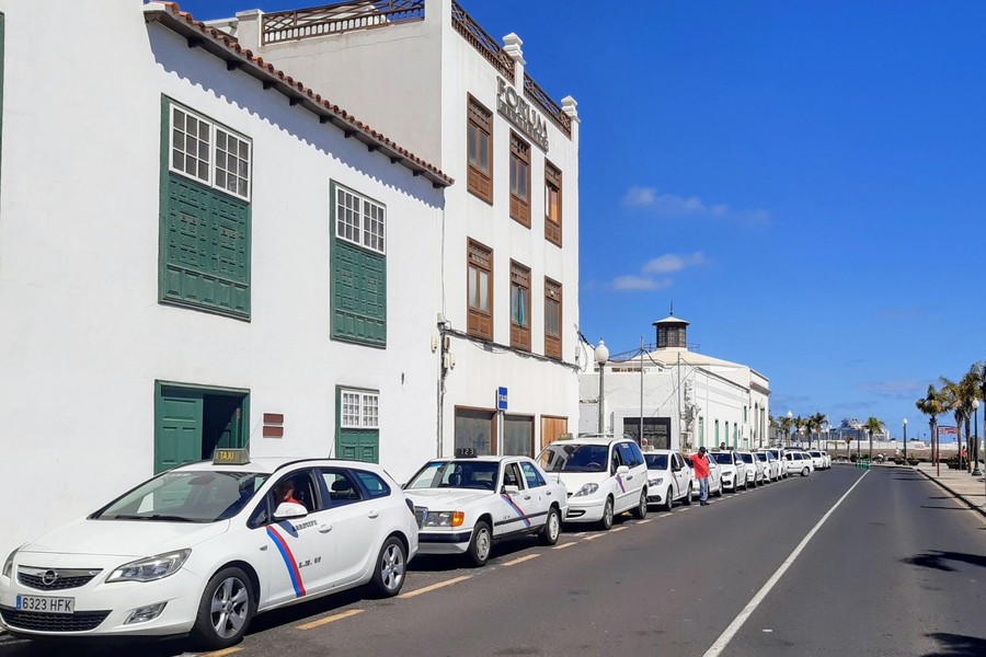 Arrecife reparte los taxis en turnos los días de crucero para los vecinos