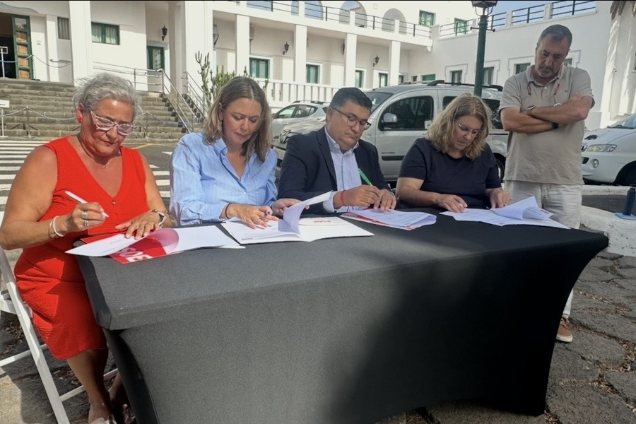 Lanzarote: Corujo firma por el Hospital Insular en pleno arranque del 29N