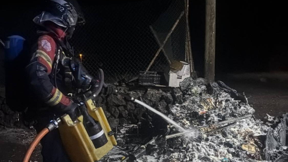 Tinajo, otra vez: arde un contenedor de basura orgánica en la calle Raspilla