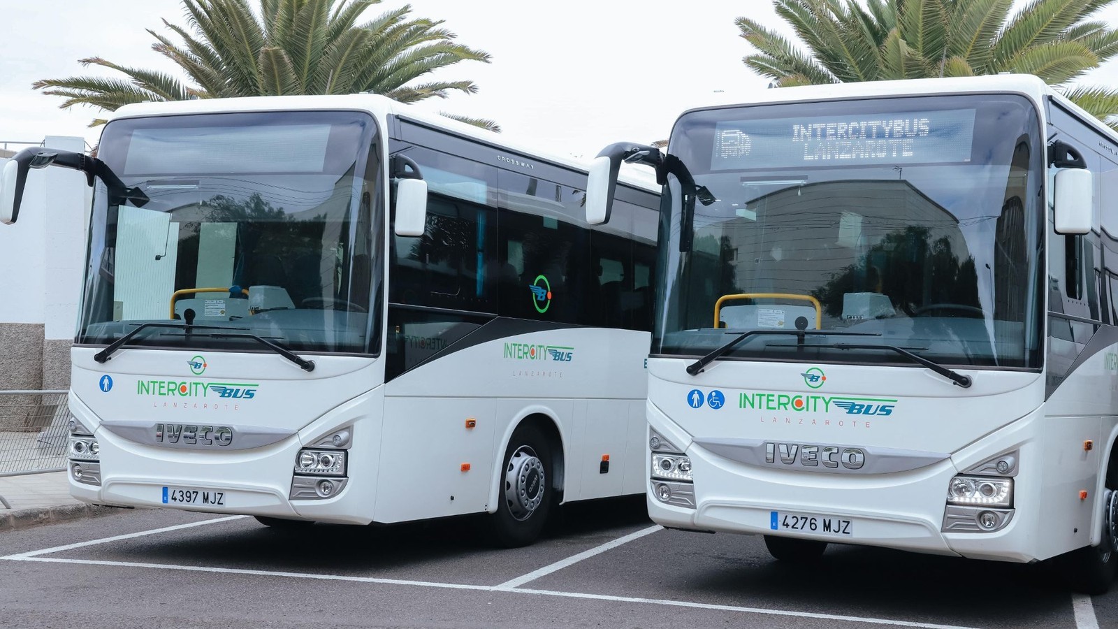Dos viajeros multados con 4.000 euros por conductas “muy graves” en la guagua entre Costa Teguise y Puerto del Carmen