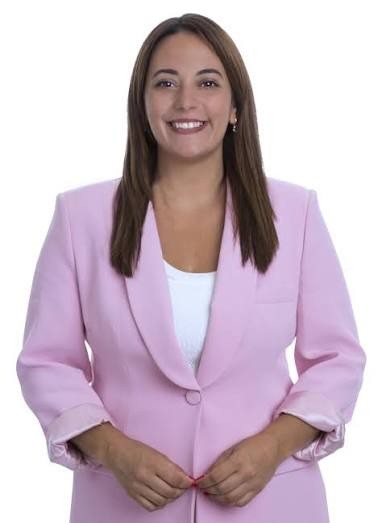Cristina Calero con chaqueta rosa