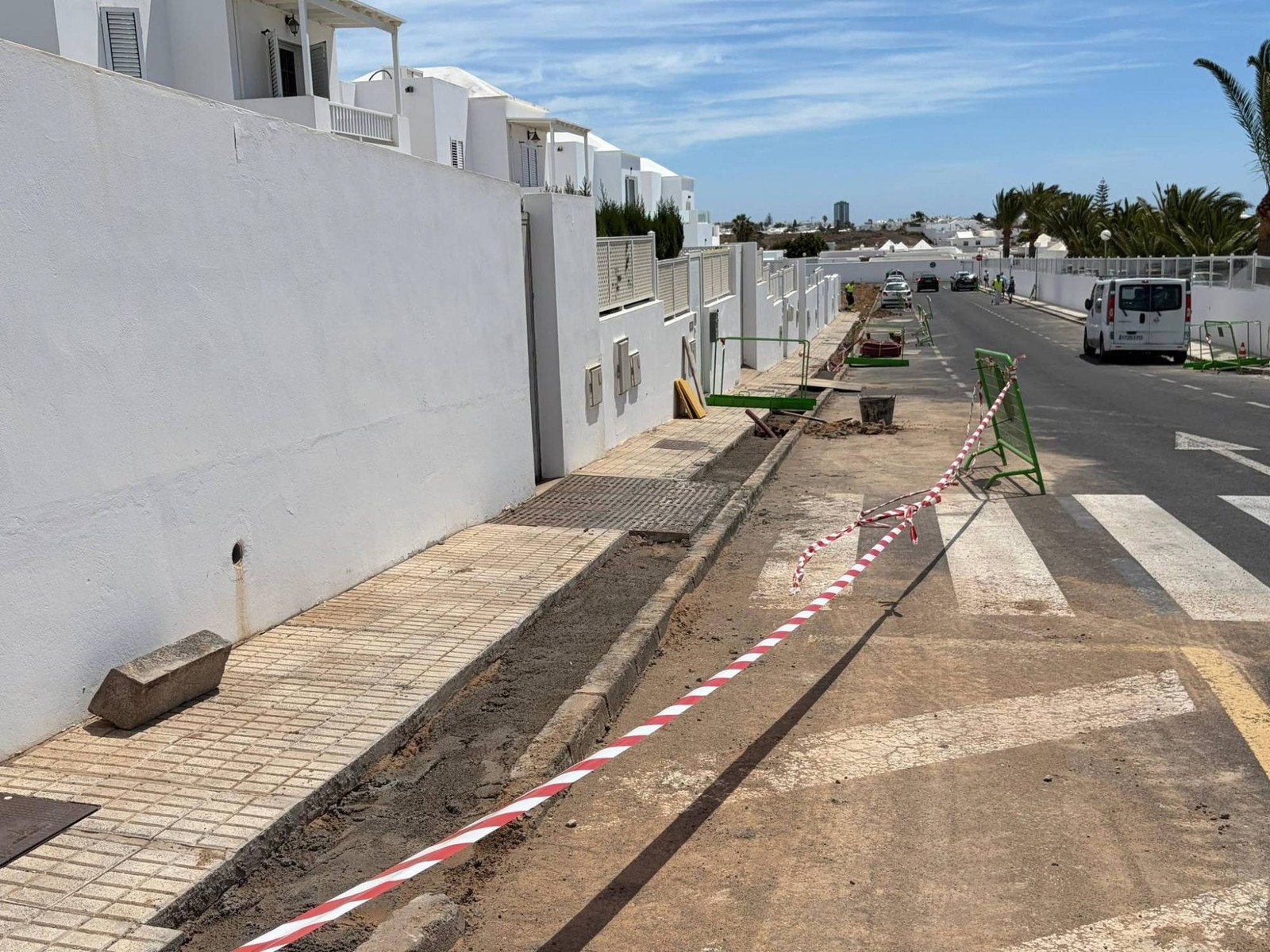 El alcalde de Arrecife asegura que las obras de La Concha siguen en marcha con dinero municipal y otras saldrán a licitación este otoño