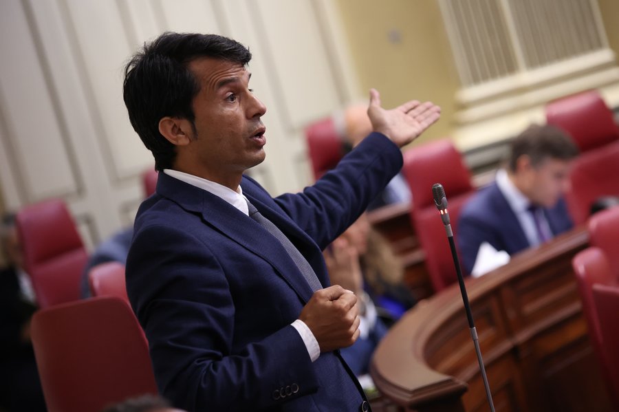 Marcos Bergaz, diputado del PSOE por Lanzarote y La Graciosa, durante su intervención en el Pleno del Parlamento de Canarias / Foto: PSOE Canarias