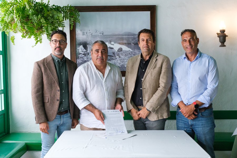 FOTO: Firma del convenio de colaboración entre los Centros de Arte, Cultura y Turismo y los siete ayuntamientos de Lanzarote para la activación de la línea 12 del Programa de RSC 2026. Foto: CACT Lanzarote