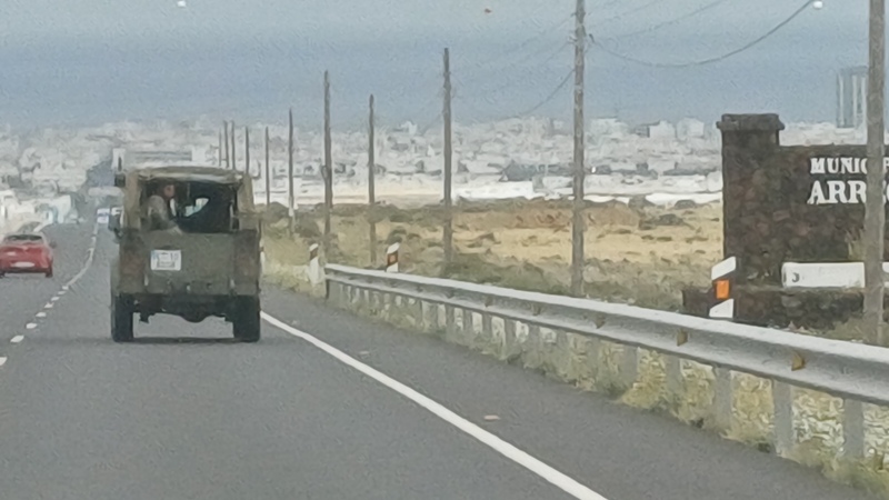 Vehículo militar bajando la cuesta de San Bartolomé Lanzarote
