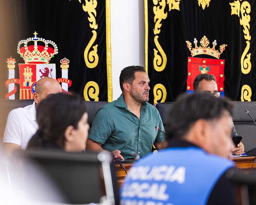Un momento de la Junta Extraordinaria de Seguridad celebrada este miércoles en el salón de plenos del Ayuntamiento de Arrecife para coordinar el despliegue de las Fiestas de San Ginés / Foto: Ayuntamiento de Arrecife