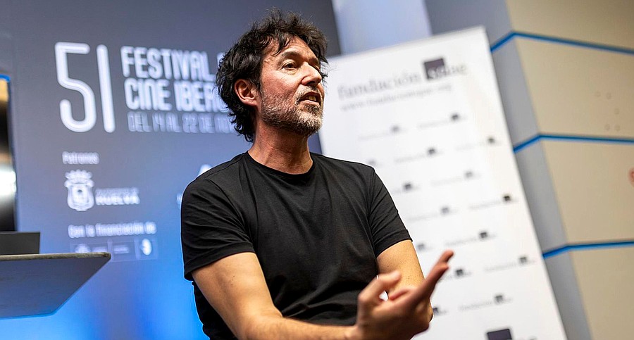 El director, guionista y productor Miguel Ángel Vivas, durante una intervención en el Festival de Cine Iberoamericano / Foto: Área de Cultura del Cabildo de Lanzarote