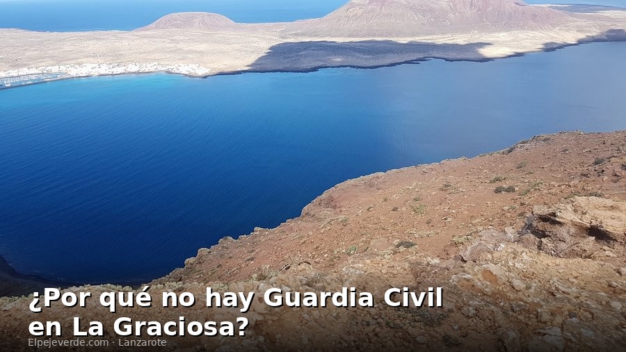 Vista de La Graciosa y Caleta de Sebo desde los riscos de Famara / Foto: Elpejeverde.com
