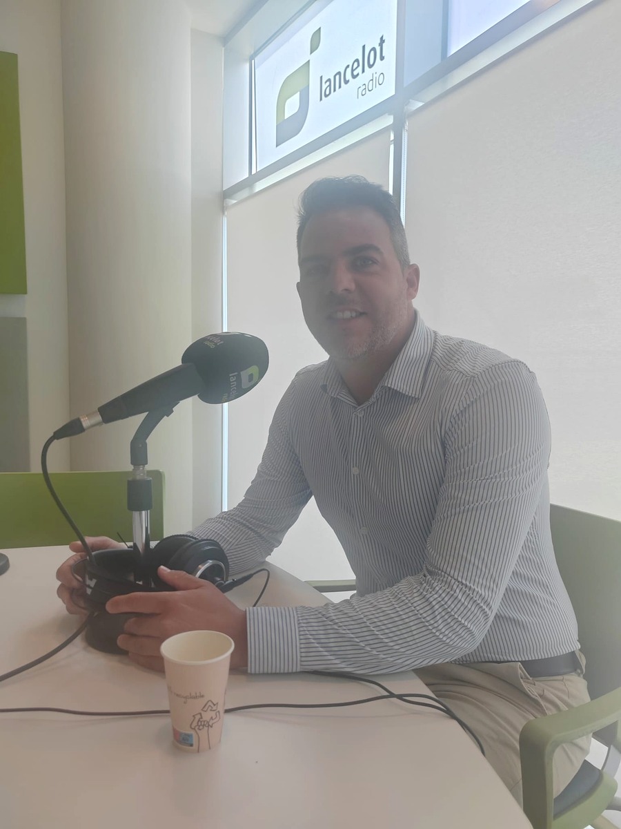 Jacobo Medina, consejero de Obras Públicas del Cabildo de Lanzarote, durante la entrevista en Elpejeverde Radio