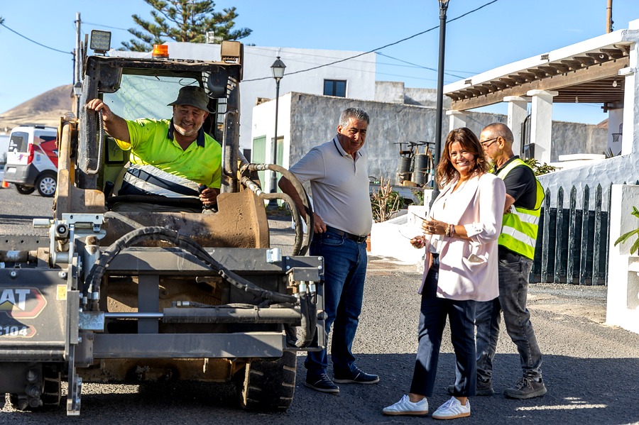 Teguise inicia el reasfaltado de Muñique con una inversión de más de 1,5 millones financiada con recursos propios