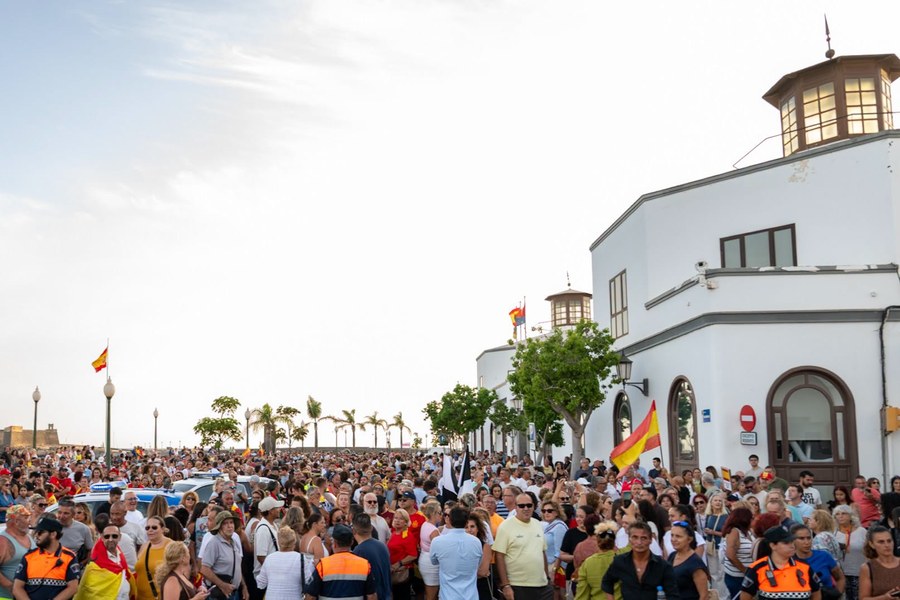 Concentración frente al Ayuntamiento de Arrecife en apoyo a Ceuta / Foto: Ayuntamiento de Arrecife