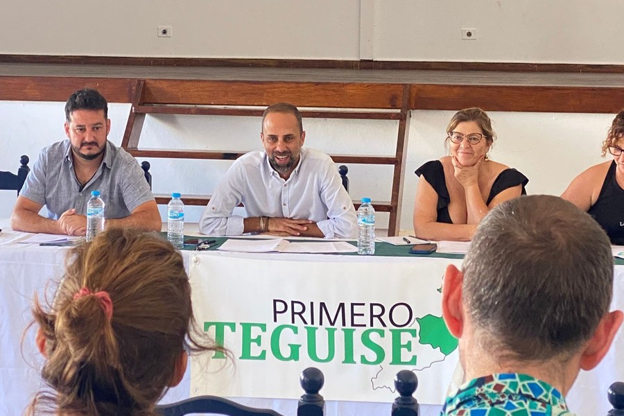 Jonás Álvarez, portavoz de Primero Teguise, durante una rueda informativa de la formación / Foto: Primero Teguise