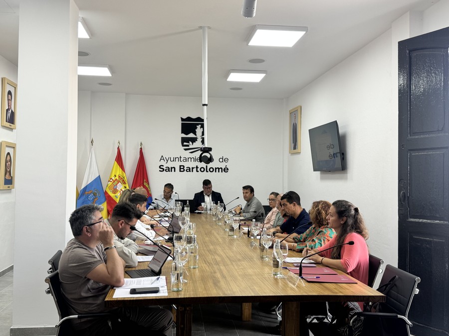 Pleno del Ayuntamiento de San Bartolomé. / Elpejeverde.com