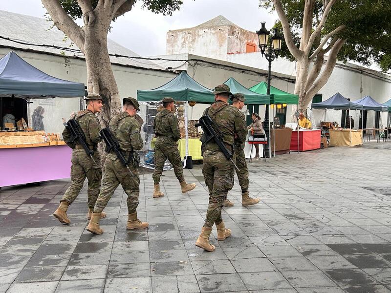 Foto Elpejeverde.com.Ejercito de tierra patrullando en Haría